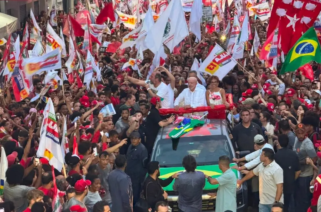 Lula promove grande ato de campanha em Ipatinga com milhares de apoiadores